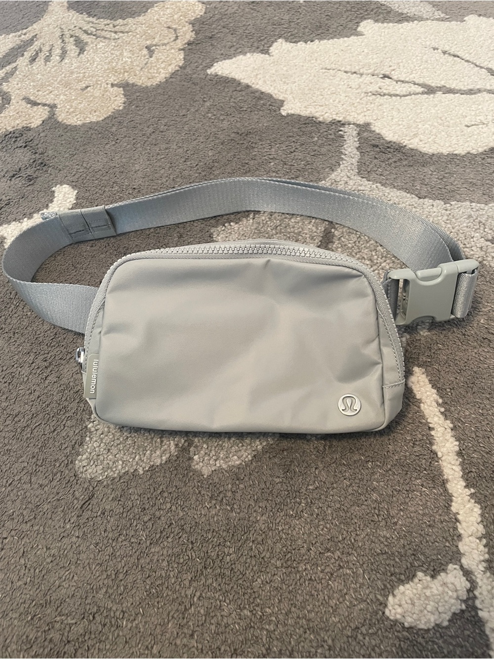 Lululemon Athletica 1L Silver Waist Bag Belt Bag